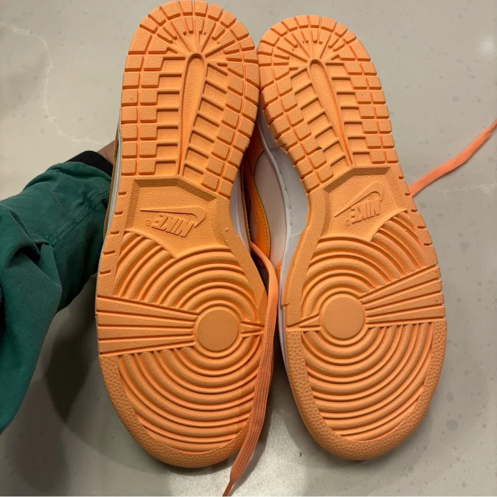 Nike Women’s Low-Top Dunk Sneakers in Orange Cream Peach Size 8 Brand New - Picture 7 of 8